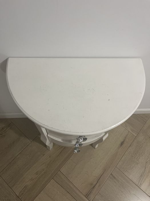 Biala konsola komoda