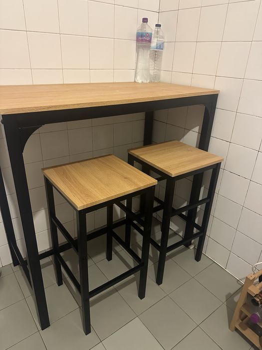 Mesa alta de cozinha c/ 2 bancos