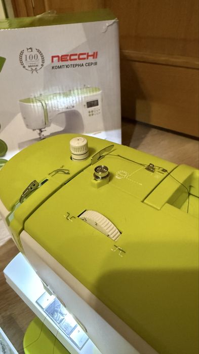 Necchi NC 102D компьютерна швейна машина