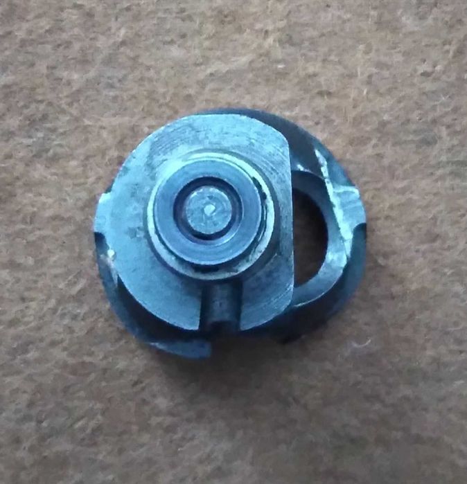 Привод и посадочное место челночного устройства