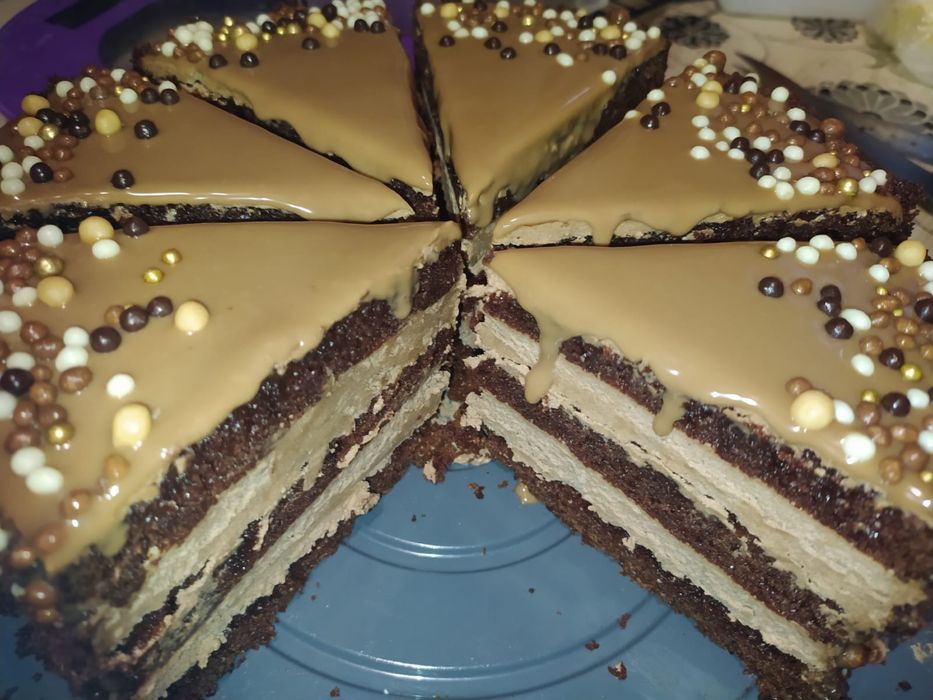 Святкові торти на замовлення