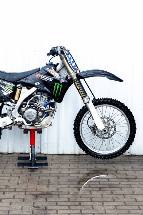 YAMAHA YZF 250 PRO CIRCUIT ATÉ 42€/MÊS