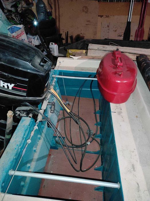 Катер Крим із двигуном Меркурій 25