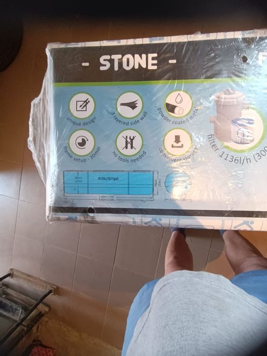 EXIT Stone з розмірами 360 x 76 см і місткістю 6125 літрів.
