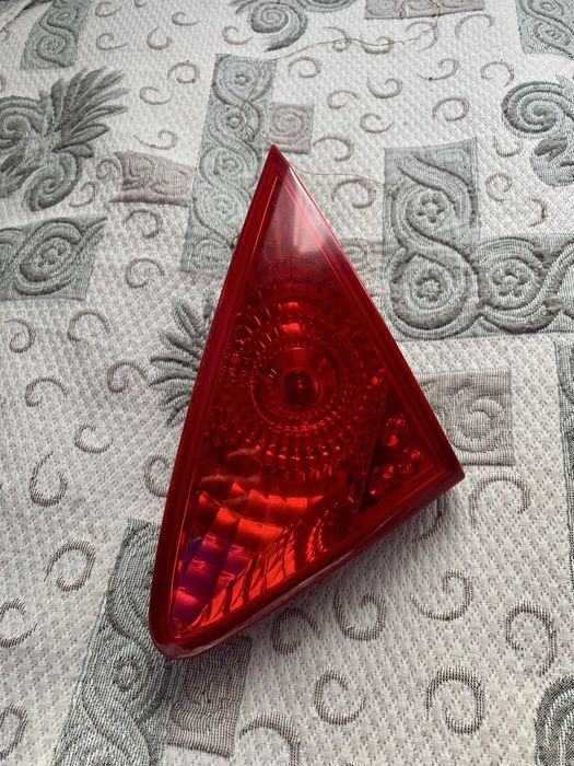 Стоп (ліхтар) кришки багажника правий Пежо 3008