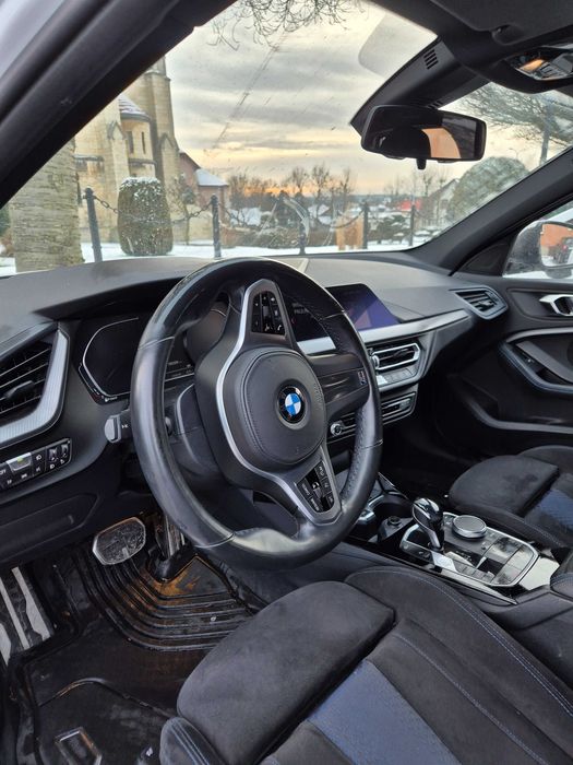 samochód osobowy BMW seria 1 F40