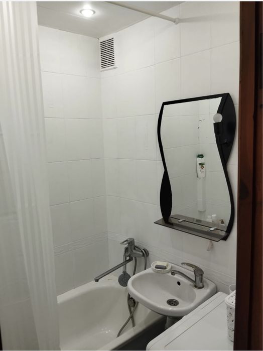 Продаж 3 кімнати . Чудова квартиртира в розвиненому районі .Вул Світла