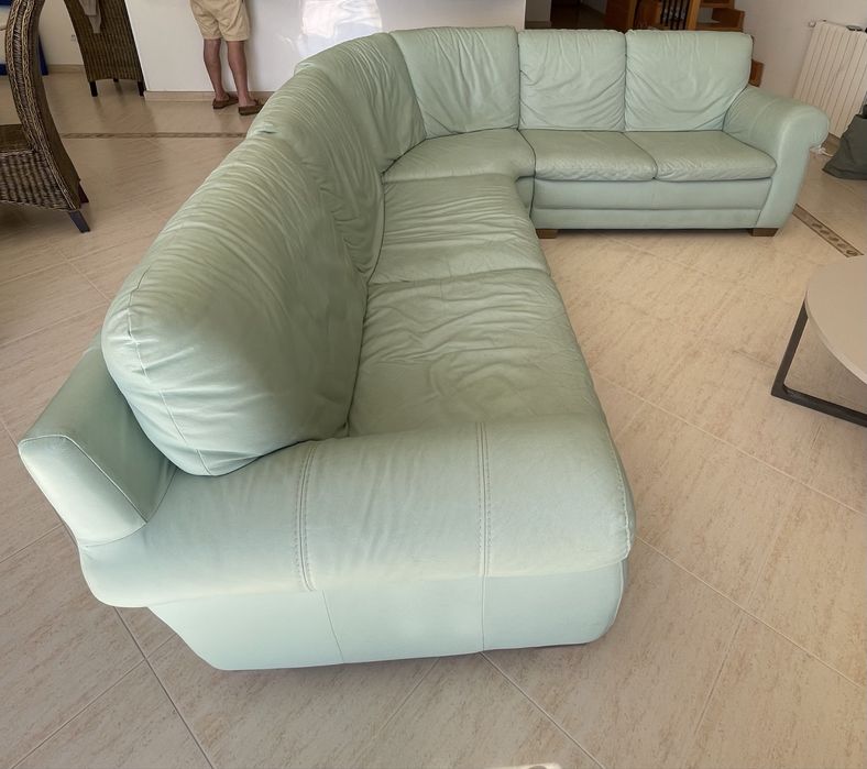 Sofá de canto em pele verde água
