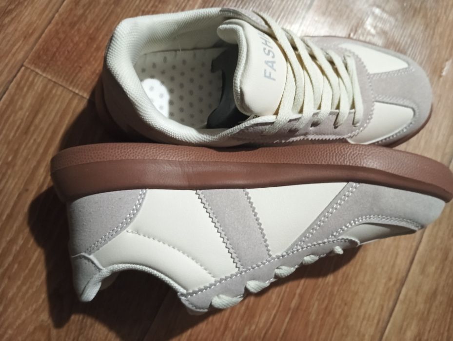 Кросівки для дівчинки