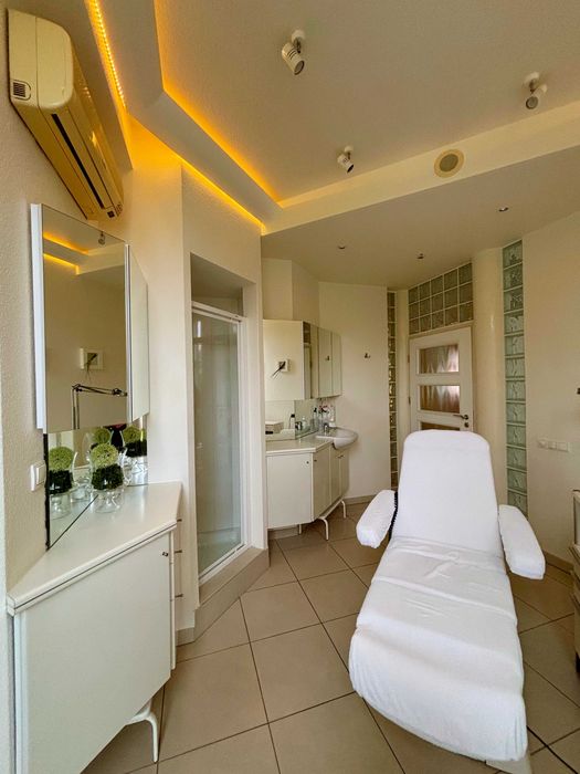 Gabinet Kosmetologiczny z Prysznicem do Wynajęcia – 50 zł/h