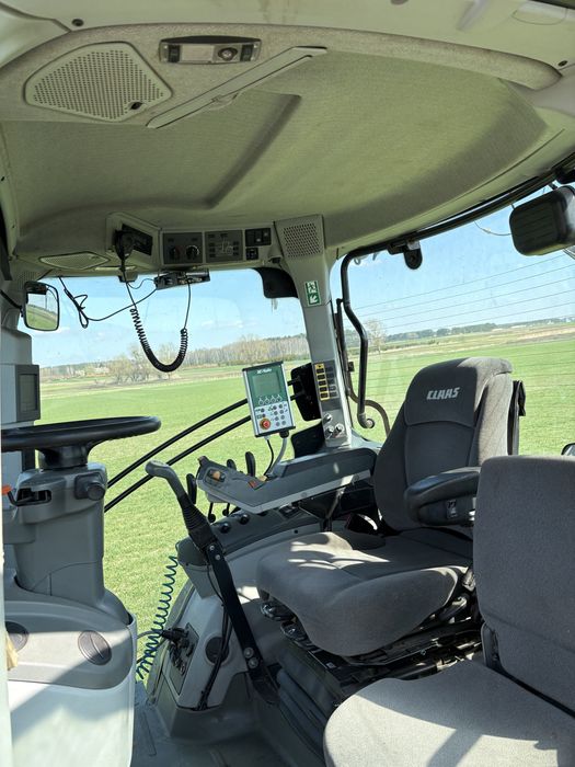 Claas Axion 810 z ładowaczem czołowym