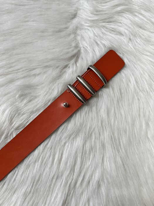 Damski pasek z ciekawą klamrą