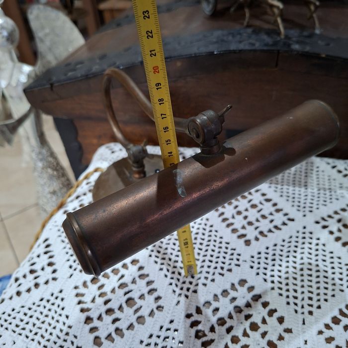 Antyczna miedziana lampa fortepianowa