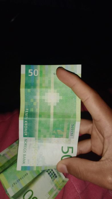 4 notas de 50 norueguesas