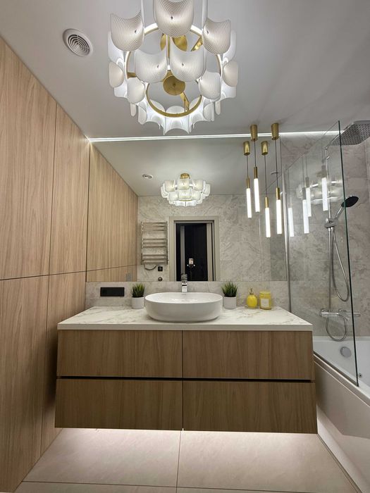 Величезна квартира з дизайнерським ремонтом в самому Центрі.  Газ