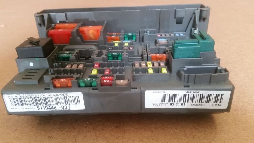 Caixa de fusíveis BMW serie 120d e82 e87 E81