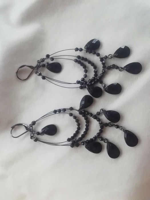 Brincos pretos. Entrego em mão em Viana do Castelo.