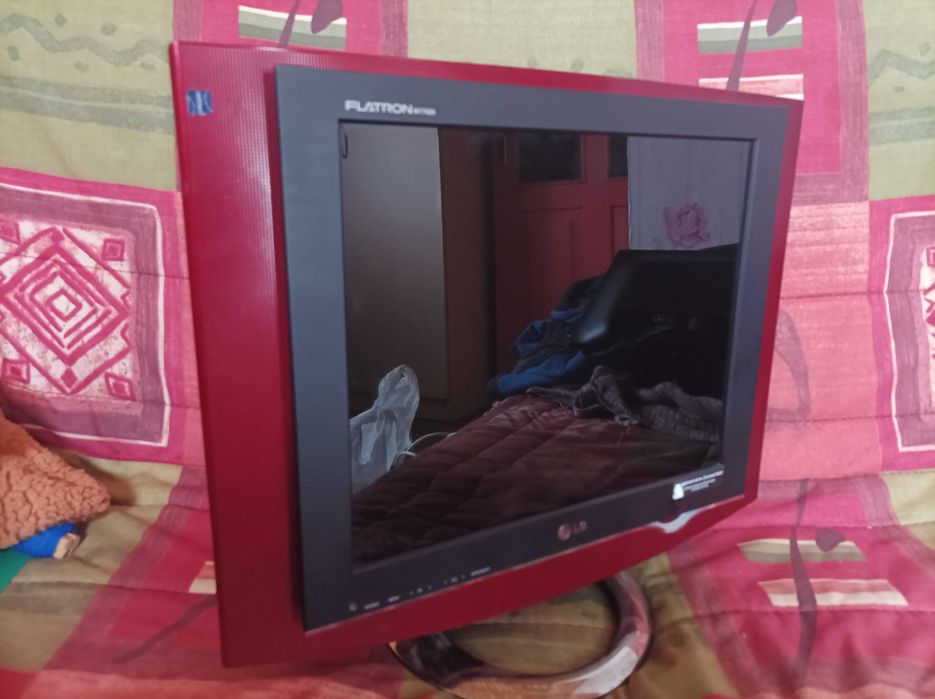 Телевізор LG Flatron M1740A-RZ