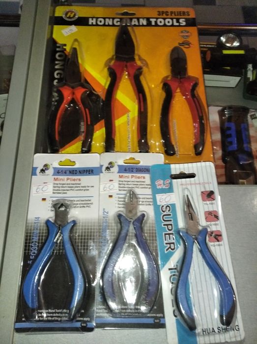 Набори відверток та ключів