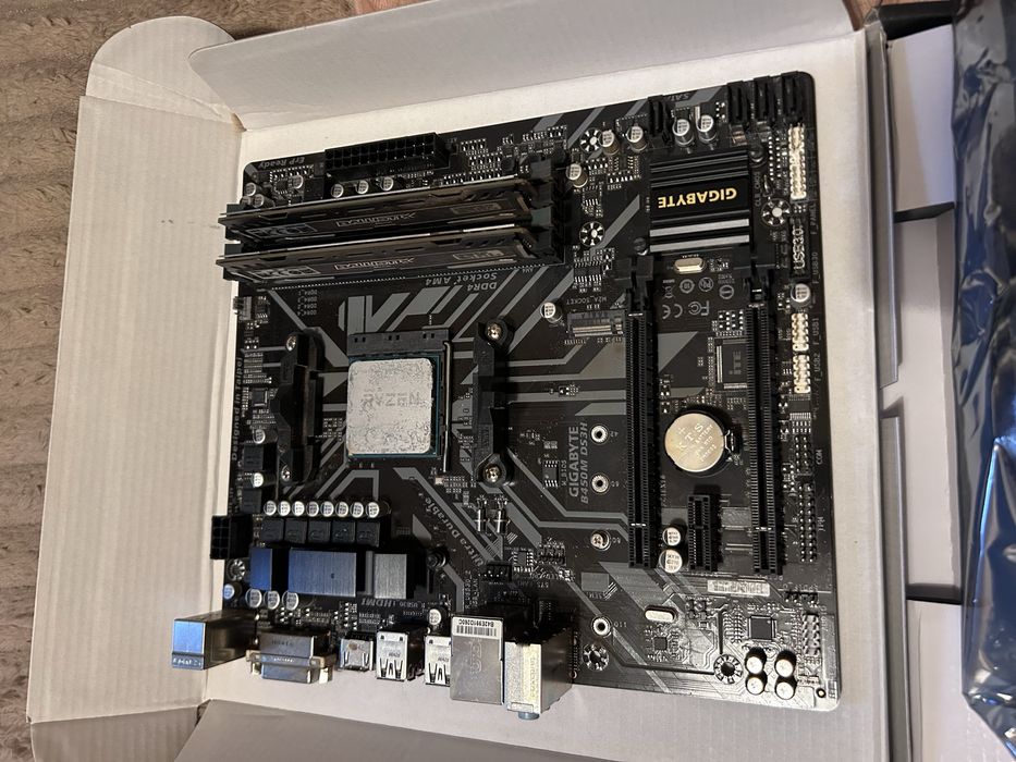 Płyta głowna B450M DS3H, Procesor Ryzen 1700x, 16GB RAM DDR4 Ballistix