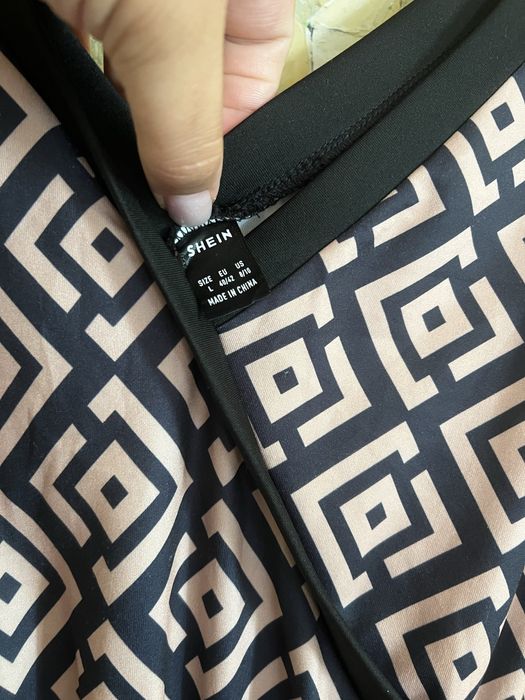 Вишукана жіноча сукня міді від Shein