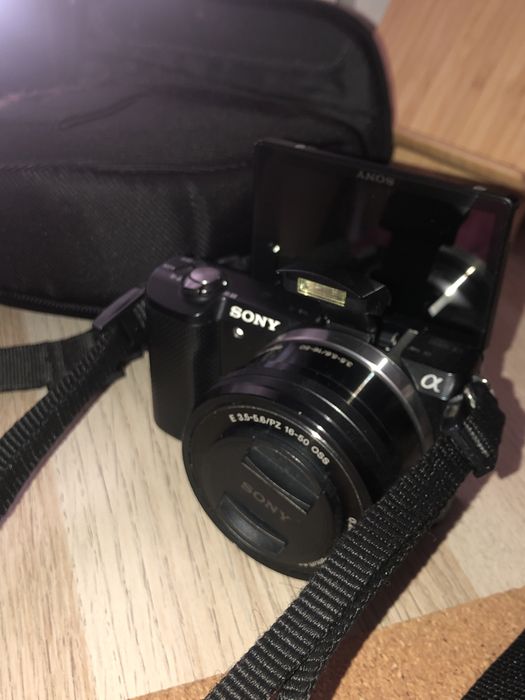 Máquina fotográfica SONY Alpha a5000 20.1mp - BATERIA PARA SUBSTITUIR!