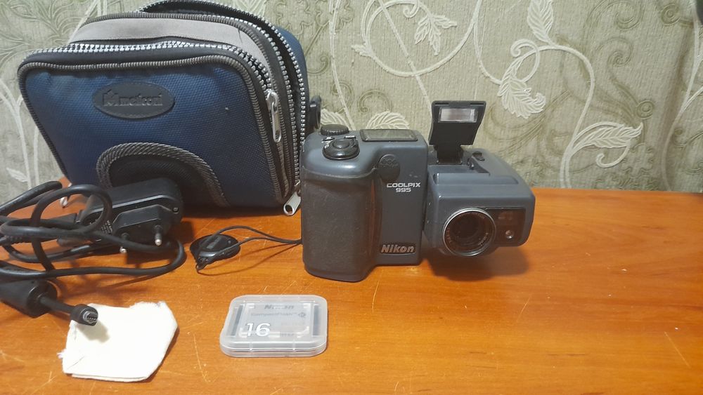 продам фотоаппарат nikon Coolpix 995