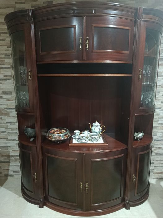 Sala jantar em mogno com raiz de nogueira