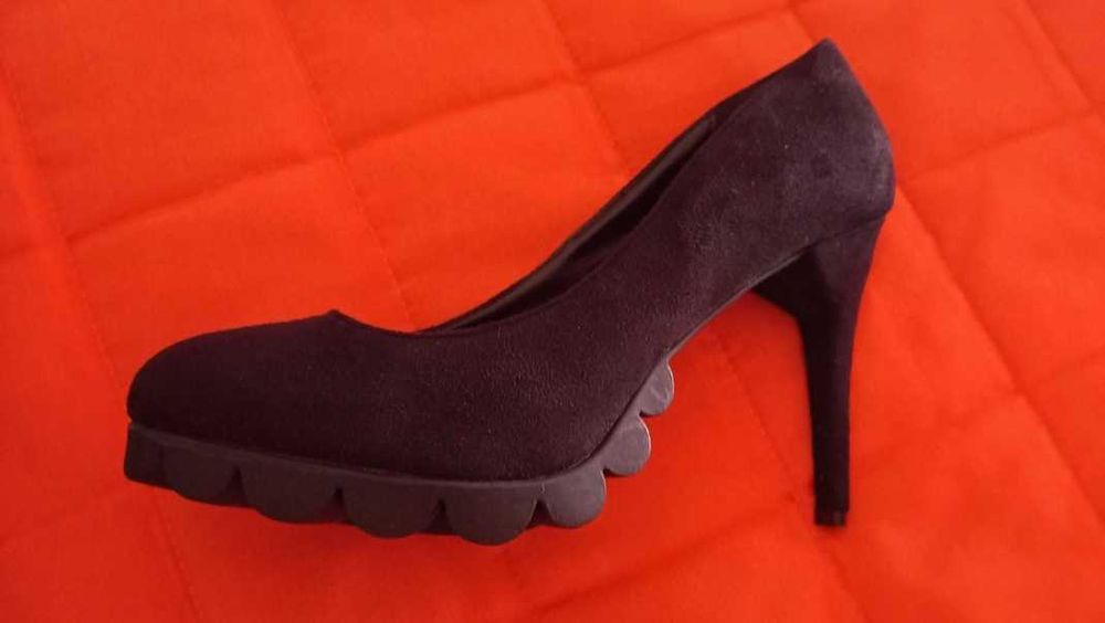 Sapatos pretos Novos