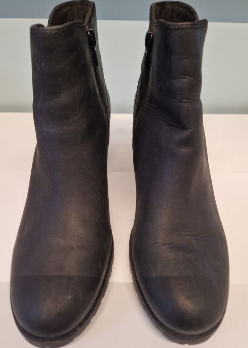 Botki na obcasie Clarks