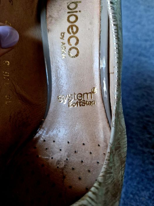 Buty na obcasie 39 złote beżowe eleganckie z systemem softstep bioeco