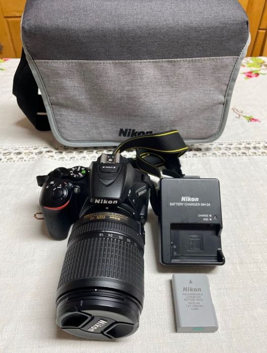 Vendo Nikon D5600 com lente e acessórios