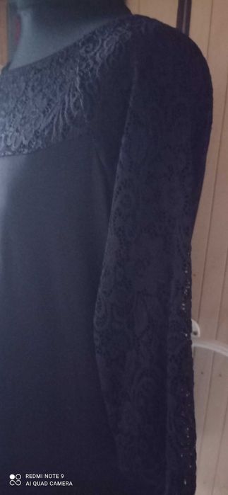 Ładna czarna bluzka damska z 3/4 koronkowym rękawem w rozm. 44