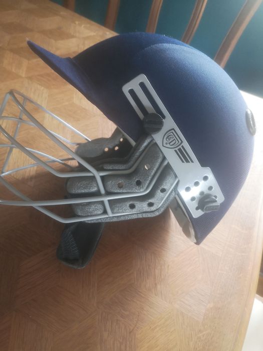 Kask do krykieta uniwwrsalny