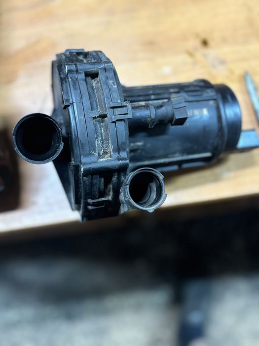 06A959253 Насос дополнительного воздуха гольф 4