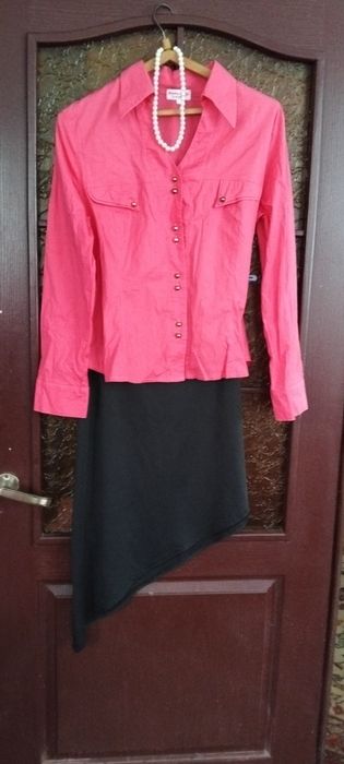 Блузка жіноча кольору корал, дві спідниці чорні жіночі дівчачі