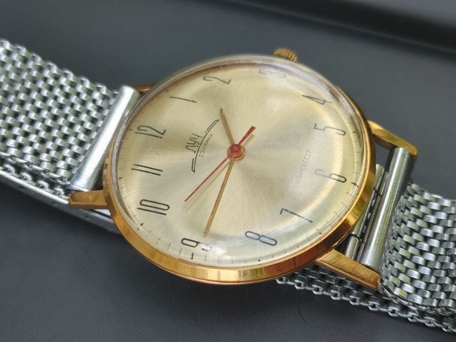 Позолочений наручний годинник позолоченные наручные часы Луч 2209 Au20