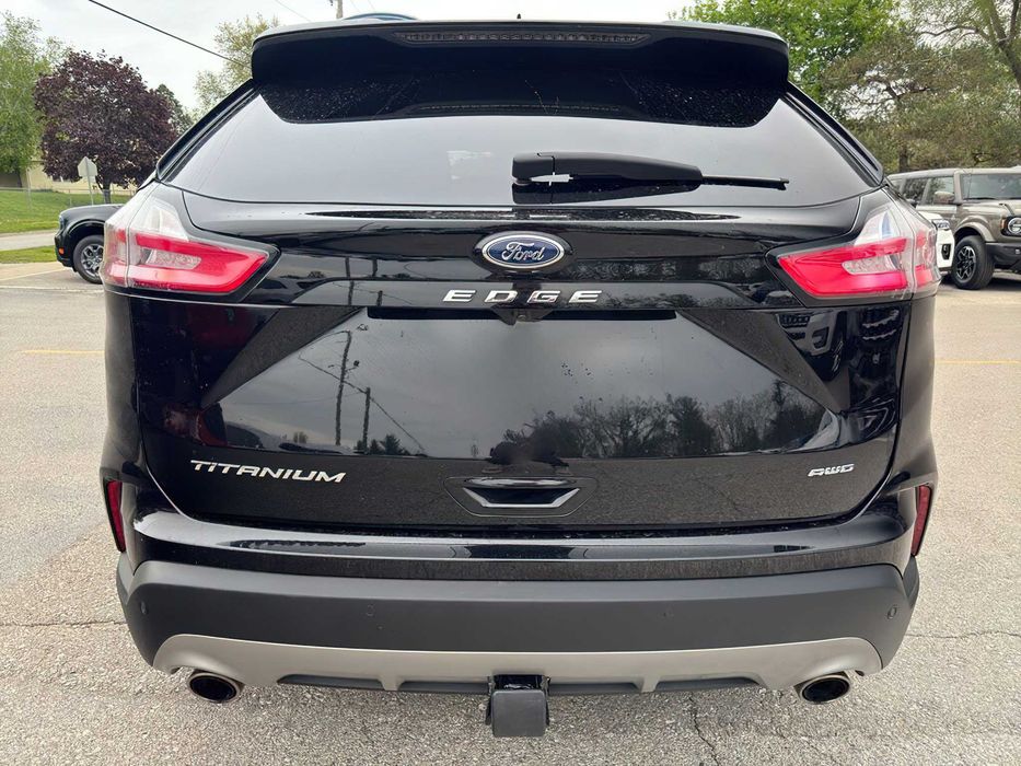 Ford Edge Titanium      2024