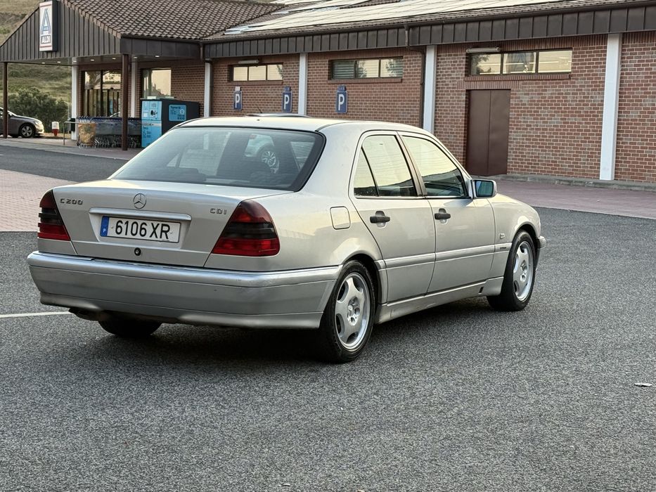 Mercedes-Benz C 200 — fotografia 7