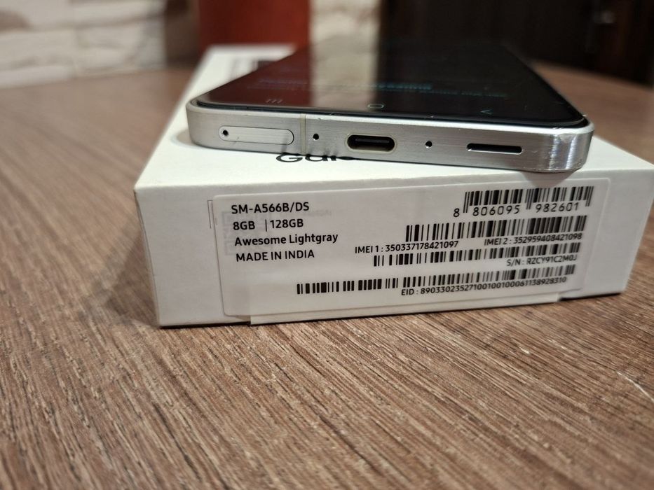 Самсунг А 56 8/128
