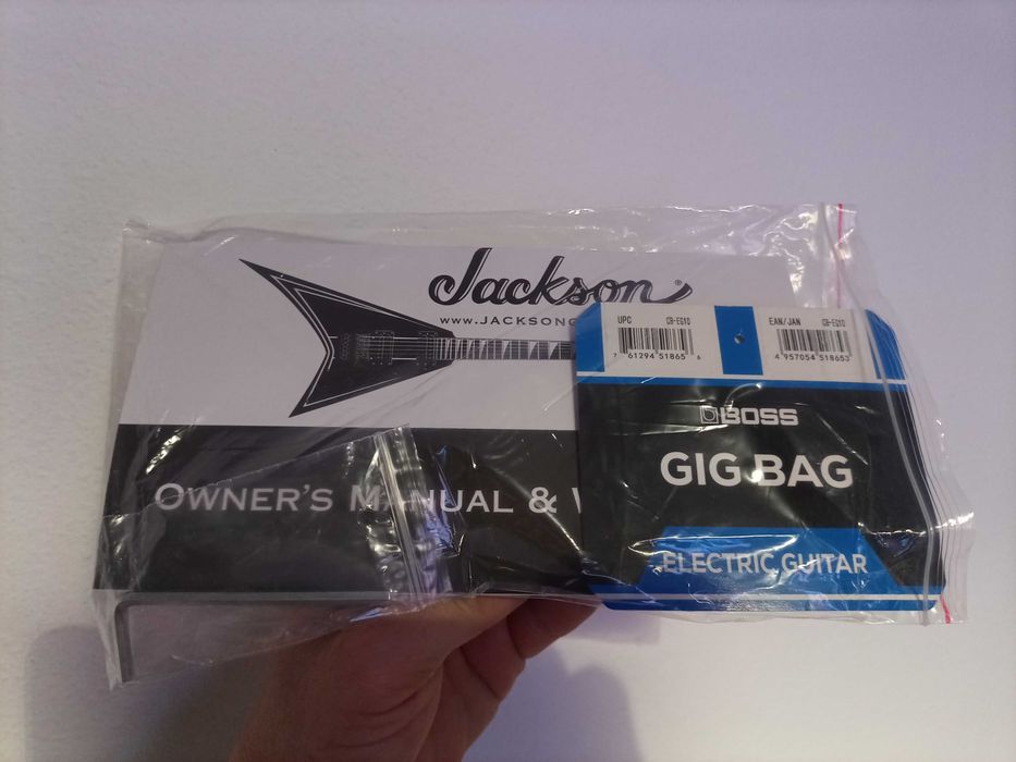 Guitarra Jackson Les Paul preto fosco com case BOSS (NOVO)