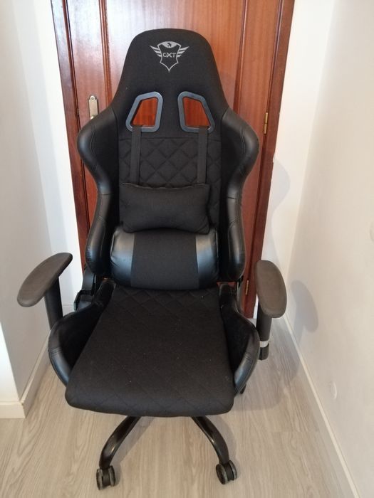 Mesa Gaming LINDHOLM(c/led) +Cadeira Gaming+Tapete Chao