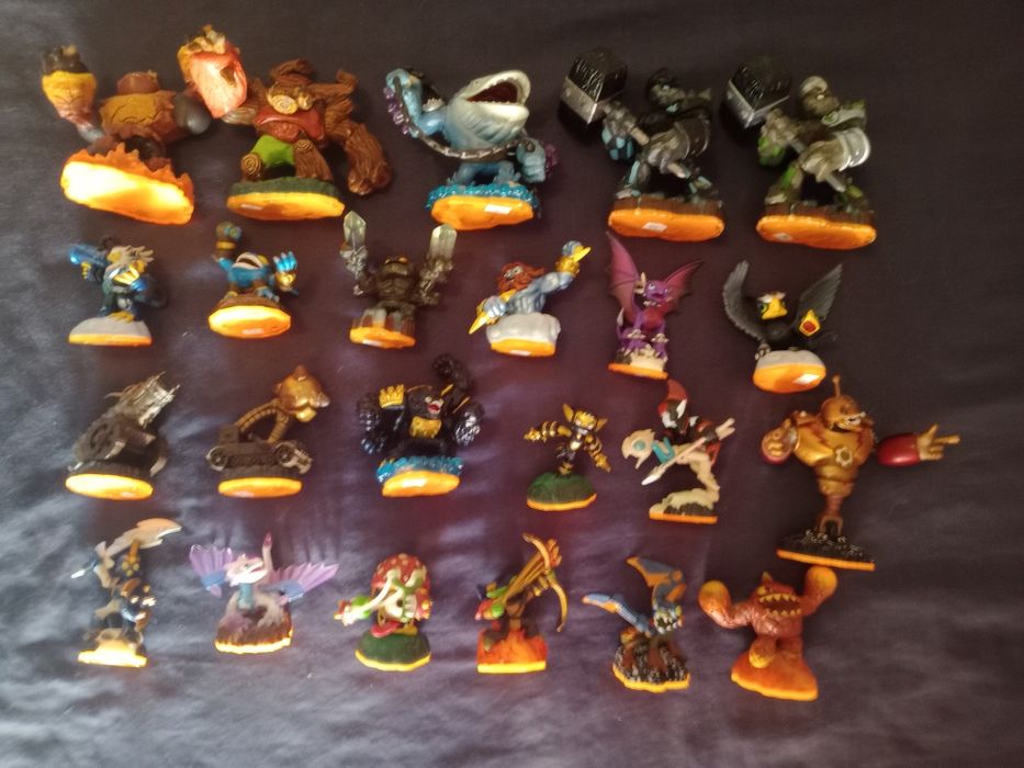 Skylanders bonecos e portais