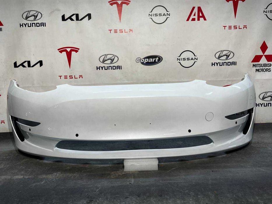 Бампер передній під парктроніки Tesla Model 3  2018-2022