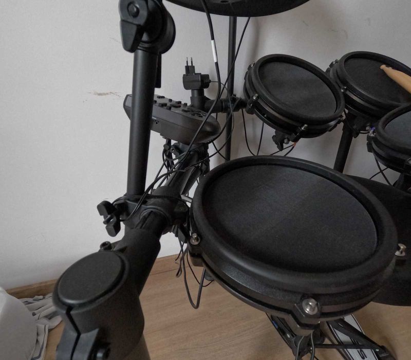 Bateria Eletrónica Alesis Nitro.
