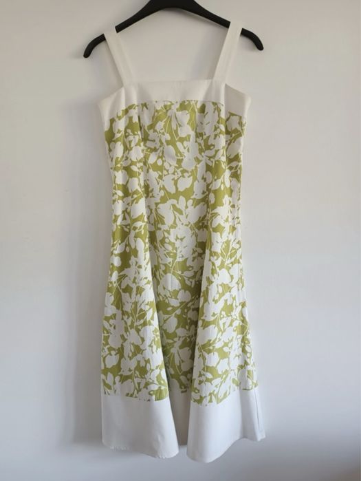 Elegancka sukienka na naramkach Bialcon