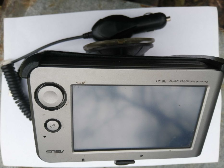 Продам GPS навигатор ASUS R600.