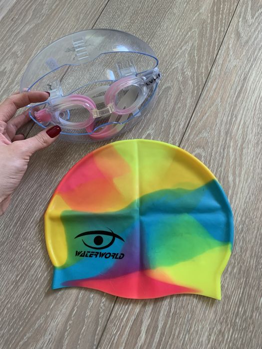 Шапка для басейну та окуляри