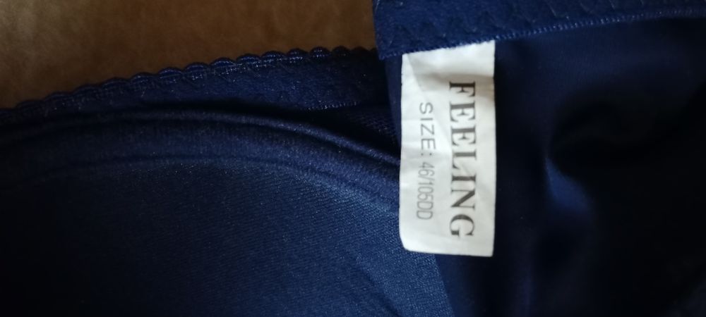 biustonosz  W kolorze ciemno niebieskim firma Feeling