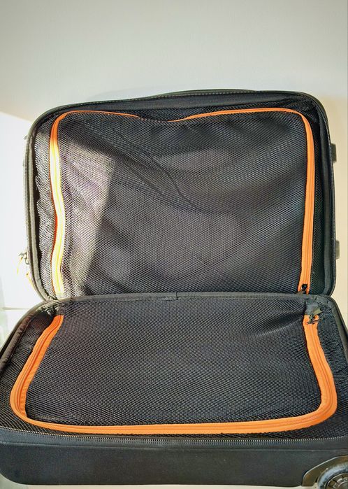 Walizka kabinowa na kółkach